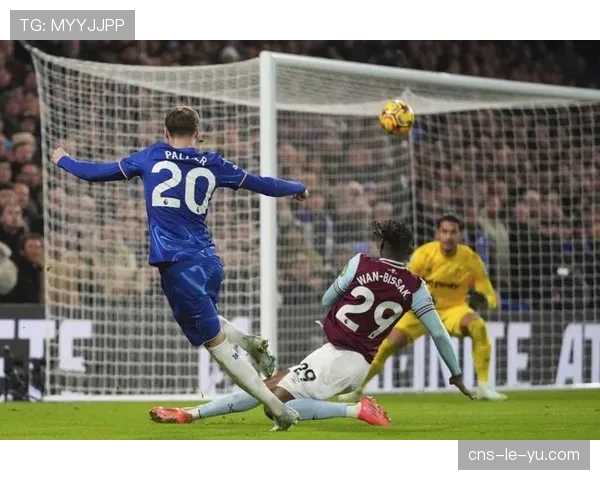 切尔西门将失误送礼,西汉姆联开场闪击斯坦福桥 切尔西门将失误送礼,西汉姆联开场闪击斯坦福桥