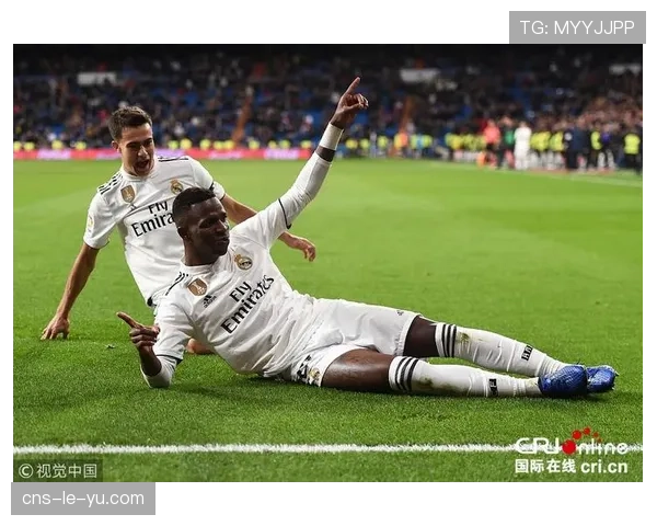 国王杯再曝种族歧视,球迷向维尼修斯投掷香蕉皮遭重罚 国王杯再曝种族歧视,球迷向维尼修斯投掷香蕉皮遭重罚