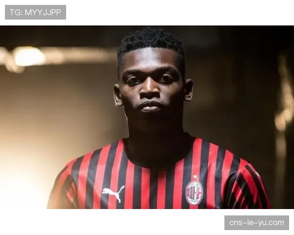 伤病报告:AC米兰前锋莱奥腿筋受伤,预计将缺阵四周 伤病报告:AC米兰前锋莱奥腿筋受伤,预计将缺阵四周