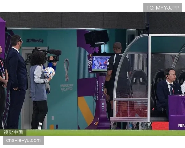 深度报道：足球视频助理裁判（VAR）中心的工作流程与压力