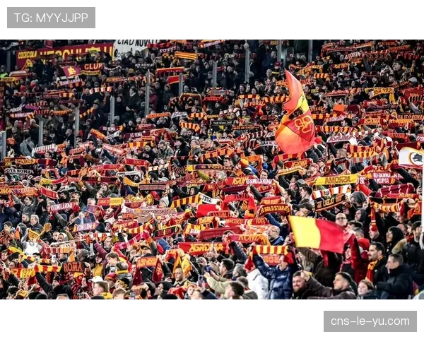 罗马奥林匹克球场南看台展示巨幅TIFO，致敬球队传奇托蒂