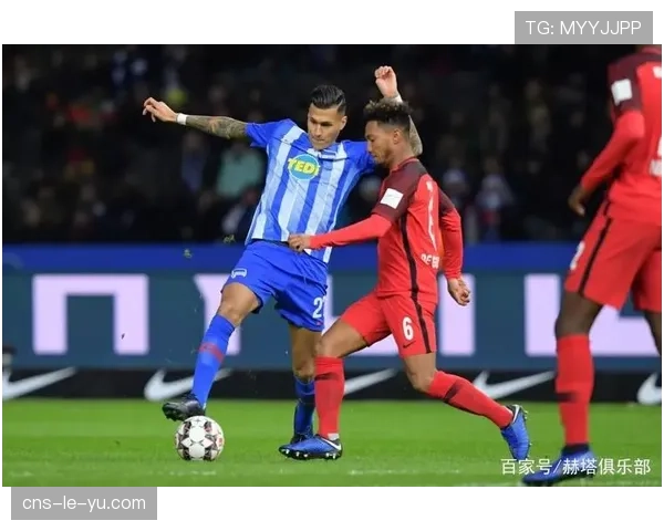 柏林赫塔1-1战平法兰克福,主队扳平球来自右路低平传中 柏林赫塔1-1战平法兰克福,主队扳平球来自右路低平传中